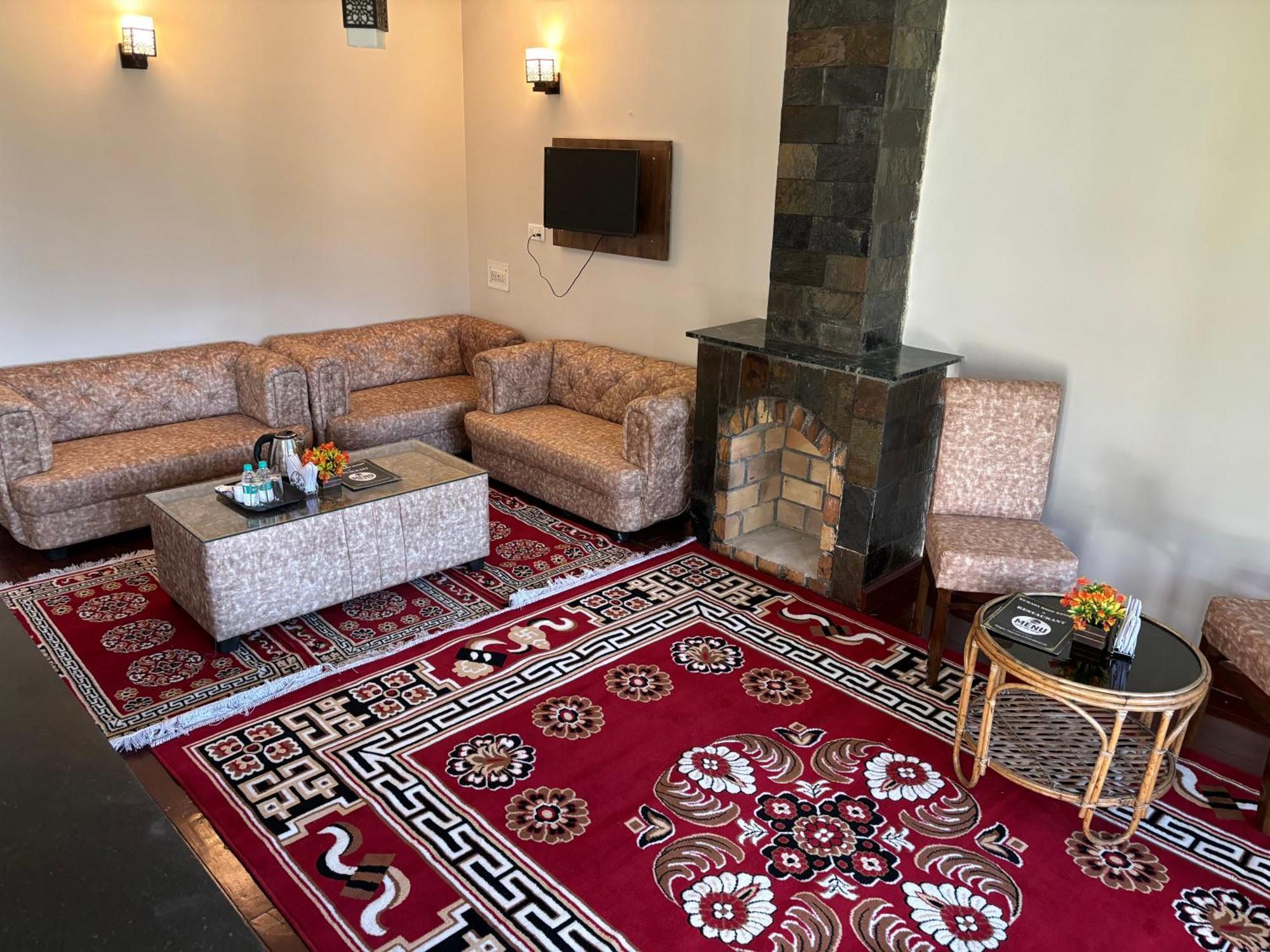 Kumaon Roop Resort Near Kainchi Dham Нейнитал Екстериор снимка