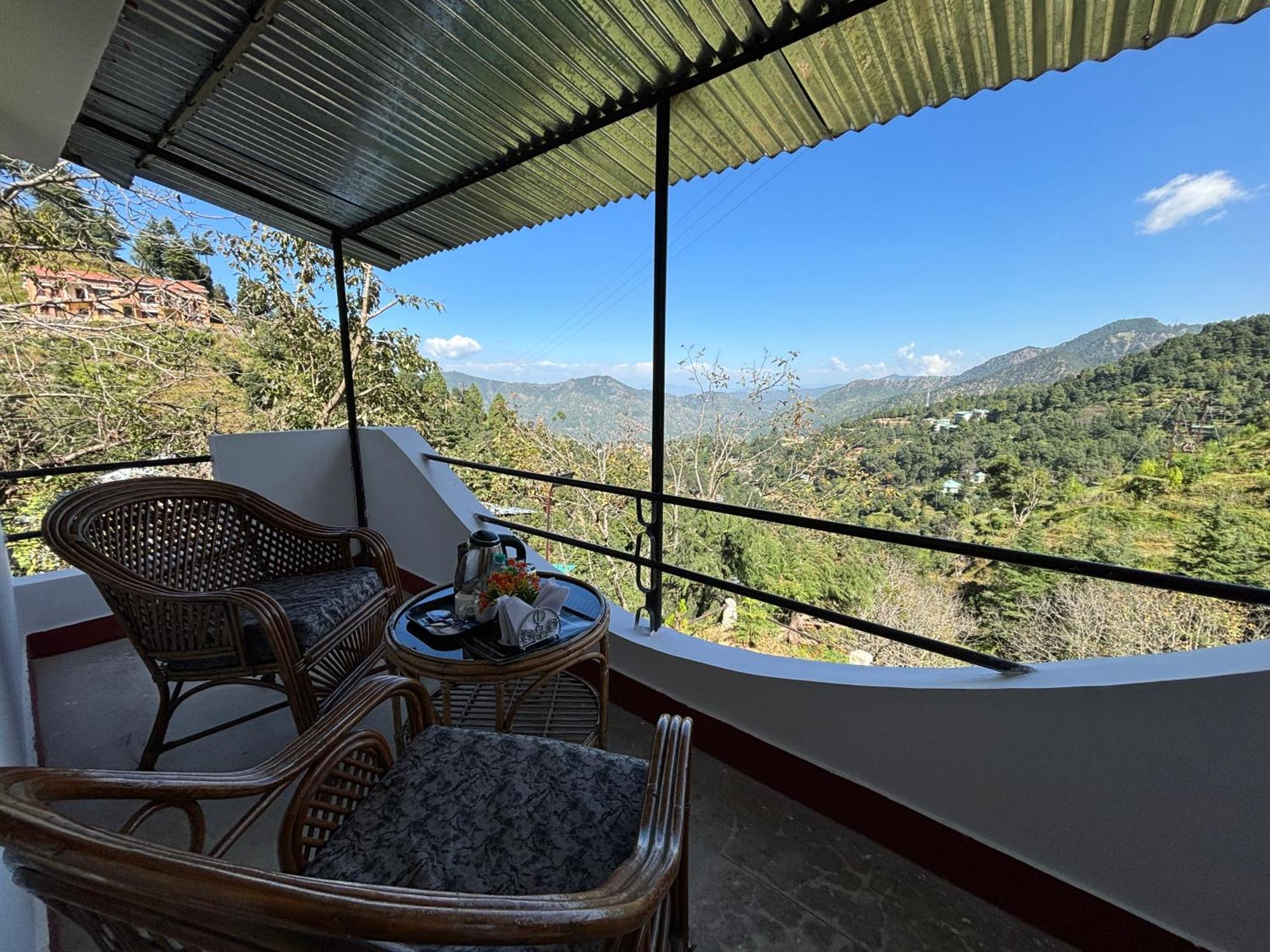 Kumaon Roop Resort Near Kainchi Dham Нейнитал Екстериор снимка
